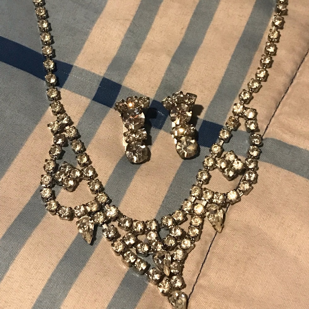 Beautiful vintage necklace with earrings